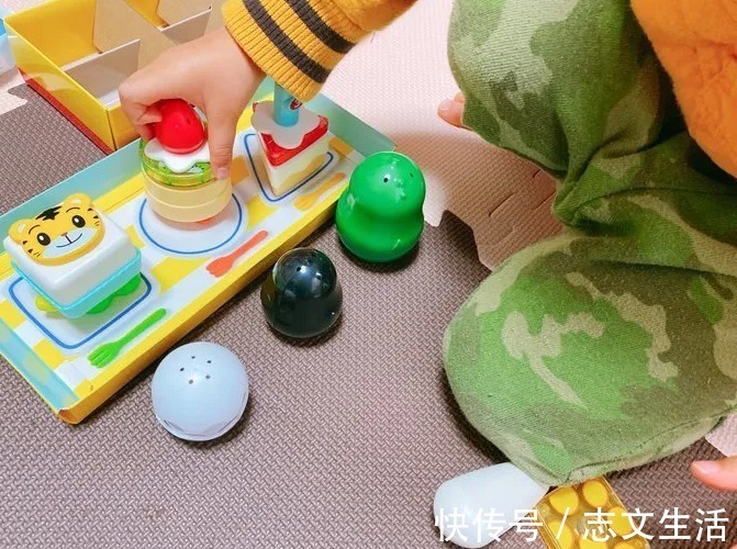 面对镜头|夫妇变闺蜜?一家三口玩cosplay,结果爸爸成了女装大佬