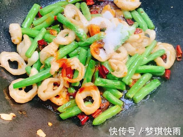 四季豆|夏季没胃口？大叔教你干锅肥肠，香辣味美，简单易学，非常下饭