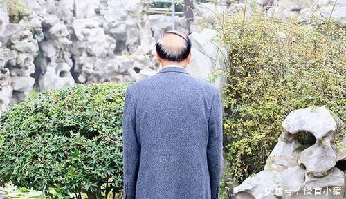 男人衰老之前,身体会发出三种丑态,很明显,不承认也不行