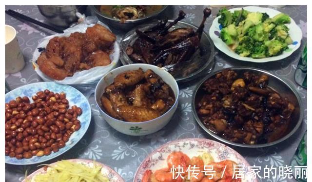 婆婆进城给我送蚕豆,我特意下厨做一桌菜招待,饭后忍不住掉眼泪