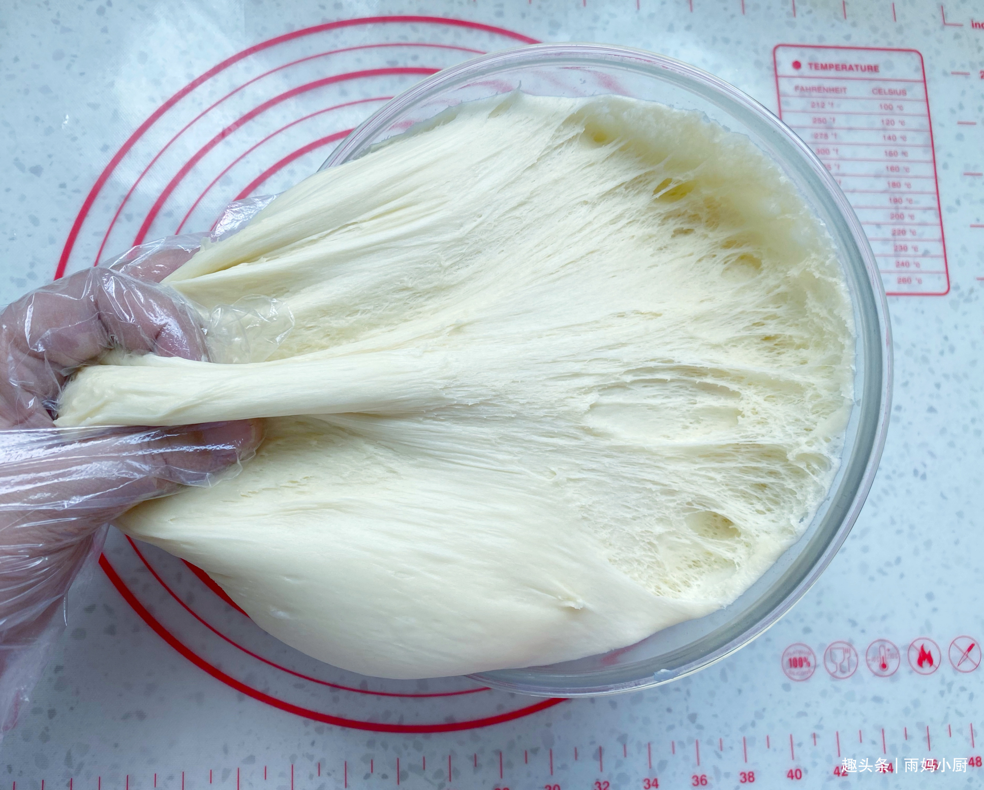 用了九年的面包配方,奶香浓郁又拉丝,做法简单,比买的好吃