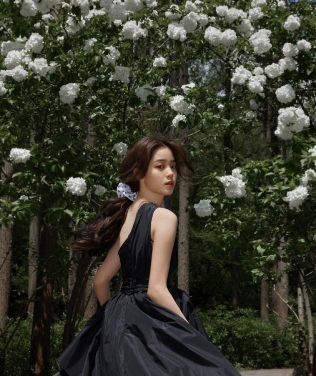 脸部 别再披头散发了!这4款“发型”才够美够撩人,总有一款适合你