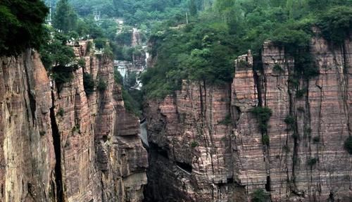 中年|中国最神奇的三个村庄，悬崖上、地下各一个，还有个称为“鬼村”