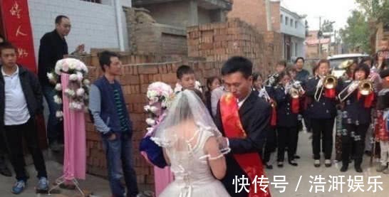 悦悦|爸爸姓“操”,给孩子起名想到头疼,外婆随口说出一名字,绝了!