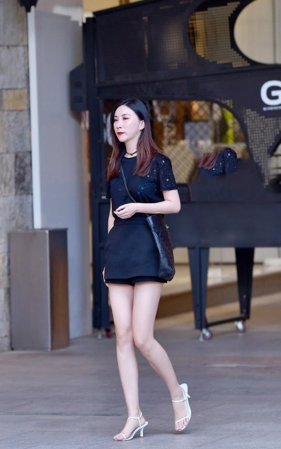 裙裤这样穿又帅又漂亮,轻松地穿出大长腿,好看又轻盈的气质