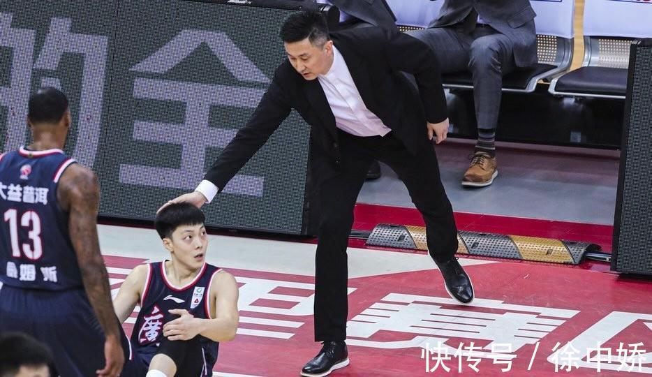 犯规|恭喜杜锋!申诉大获成功,跺脚被误当踢广告牌,CBA避免冤案