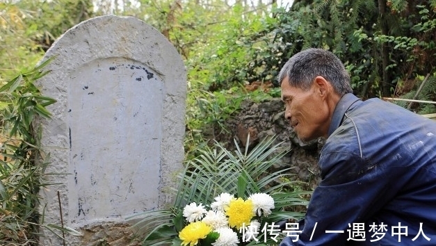 祖辈&古语:“人过五代另起坟,房过三代必走人”,啥意思?有道理吗?