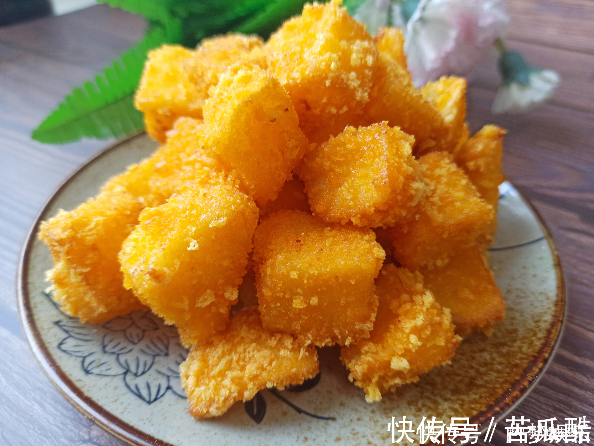 苹果最好吃的做法,加上鸡蛋搅一搅,酥脆香甜,孩子常吃增强记忆