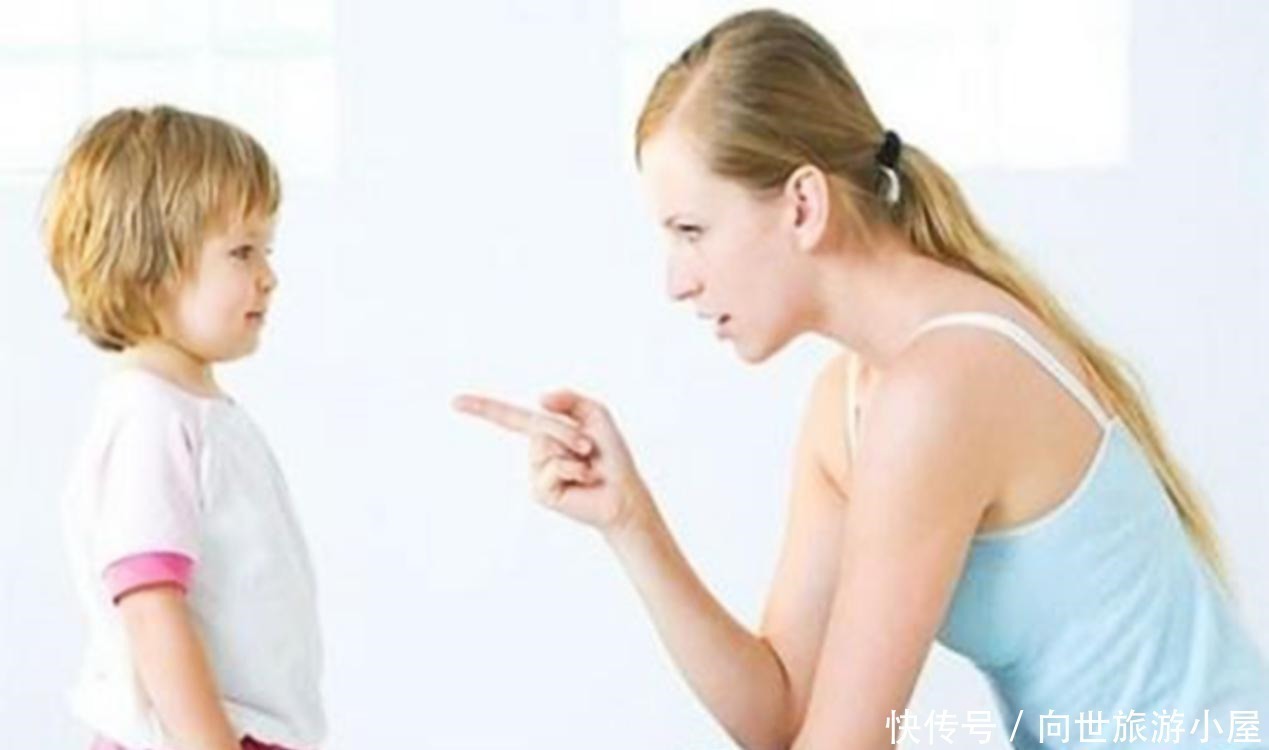 超市|儿子在超市偷吃糖,员工斥责没教养,妈妈的回答凸显高情商