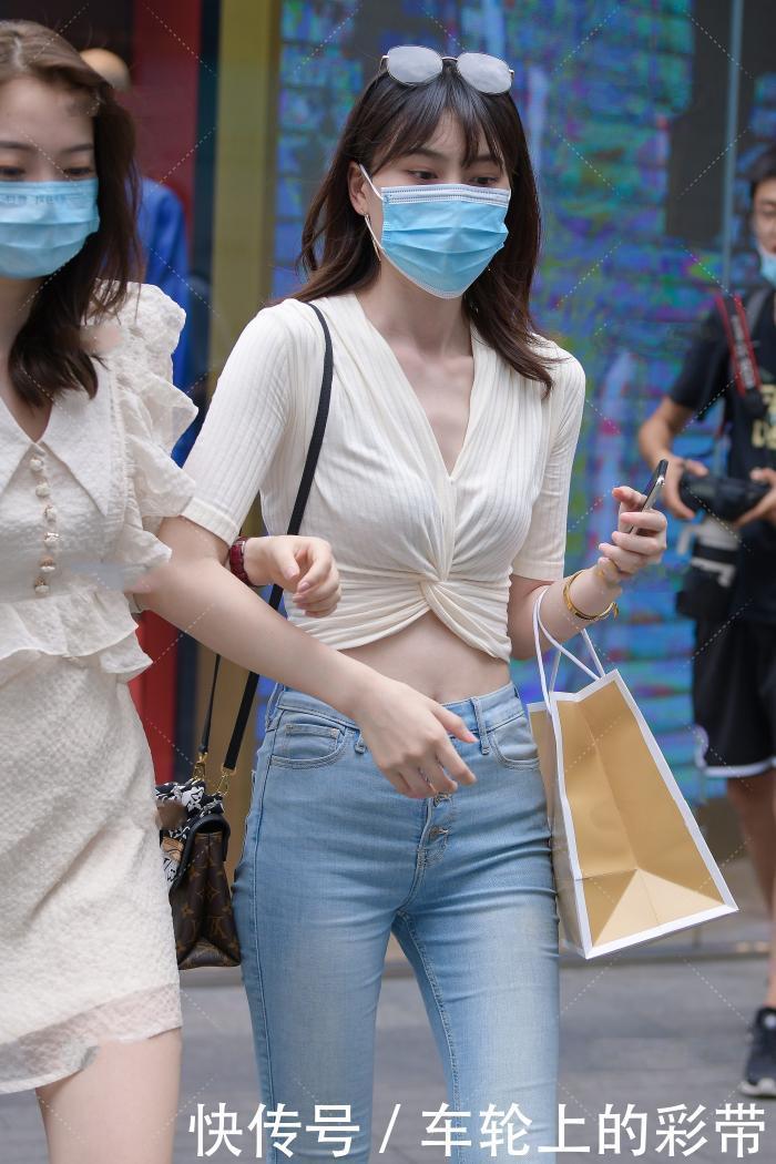 嫌弃|旧旧的花边白裙,我们是否会嫌弃它的存在