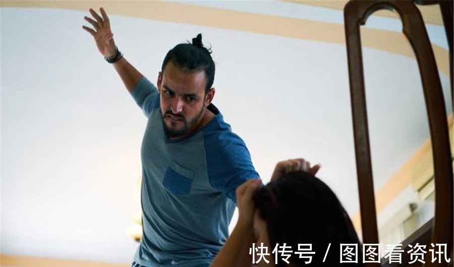 亲近|孩子长期被父母吼叫,四种方法补救孩子幼小心灵,让亲子更加亲近