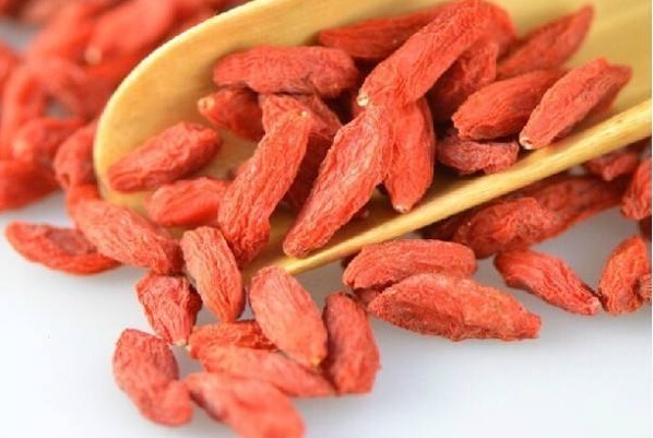 食用枸杞|大叔患癌5年,身体却一天比一天强,中医全靠3种“救命草”