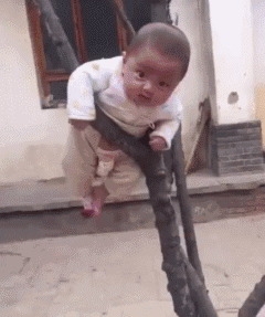 |搞笑GIF动画:小哥哥一连串的动作太帅了!女朋友也太淡定了