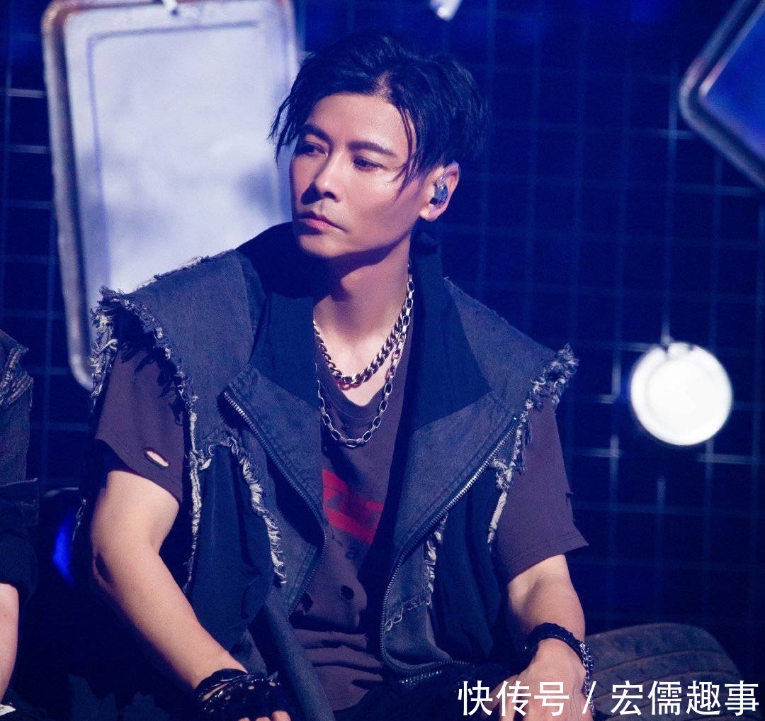 情怀决定观众嗜好!张晋组再机灵,也不敌陈小春的“一杯二锅头”