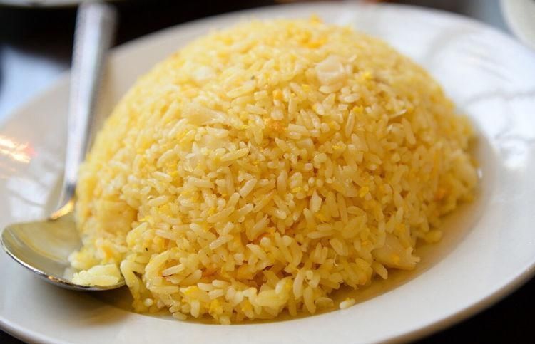 做蛋炒饭,不要先炒鸡蛋也不要先炒饭,跟我这样做,炒饭粒粒分明