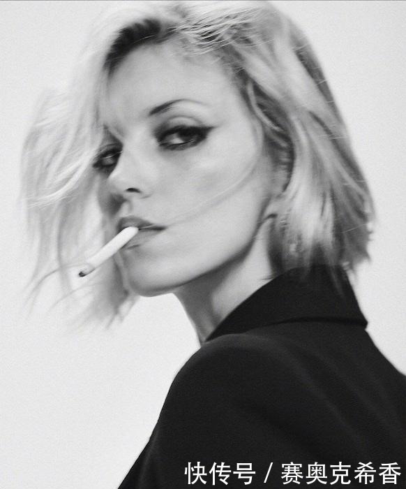 顶级蓝血奢侈品最爱美人颜PK战,你更Pink哪种颜?