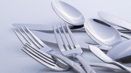 眼睛|7岁男孩将502误滴眼中,父亲这一举动救了孩子,医生书没少看