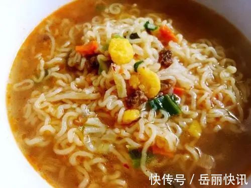 面饼|煮泡面“最忌”先放面饼,做出来又油又难以下咽,原来顺序搞错了