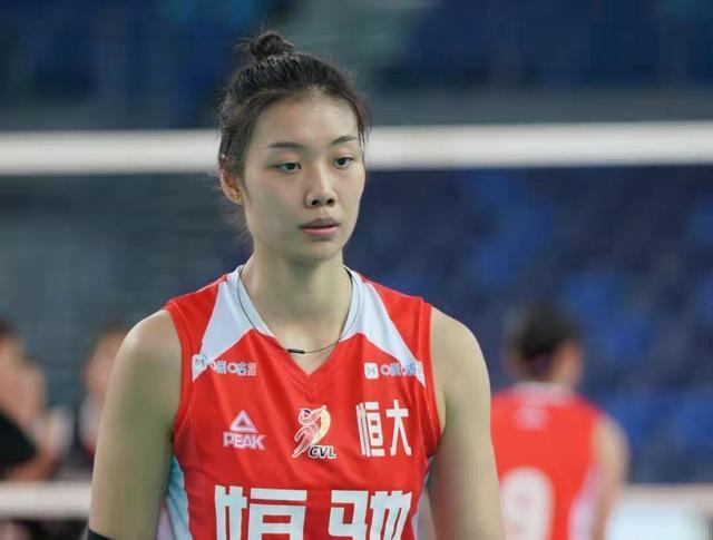 河南女排|效率不到30%!1米95强力接应状态大滑坡,女排接应问题难解决