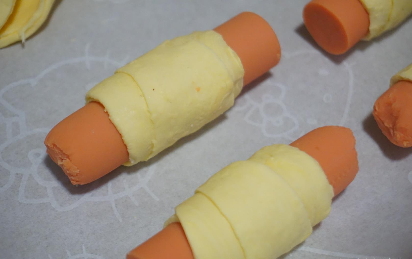 教你用蛋挞皮做酥皮香肠小面包，孩子连吃3个都不够，好做好吃