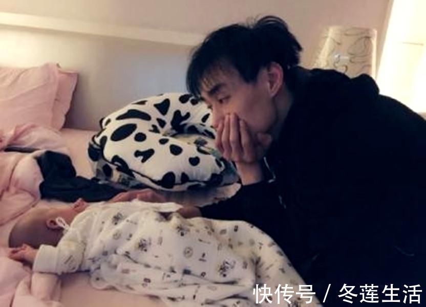 睡眠质量|爸妈恩爱相拥而眠,独留俩娃抱团取暖,生动诠释:孩子只是意外