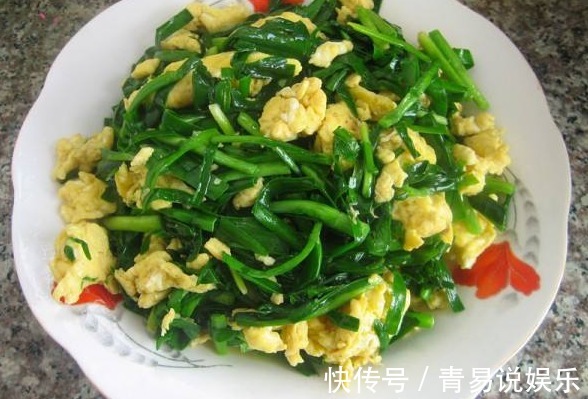 第一次带女朋友回农村老家，妈妈做4个菜招待，不料却换来分手