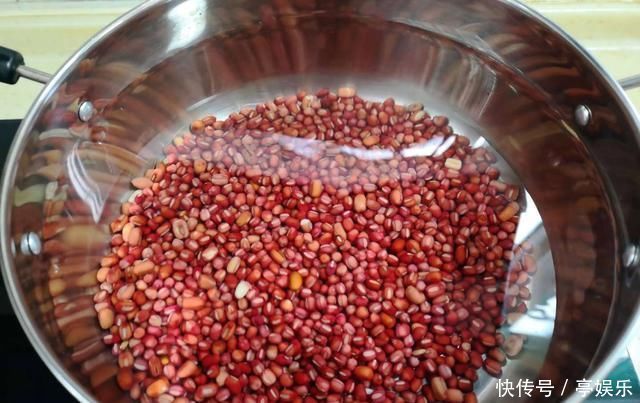 红豆和它天生一对，早晚喝点，排出体内湿气、毒素，体重更轻了
