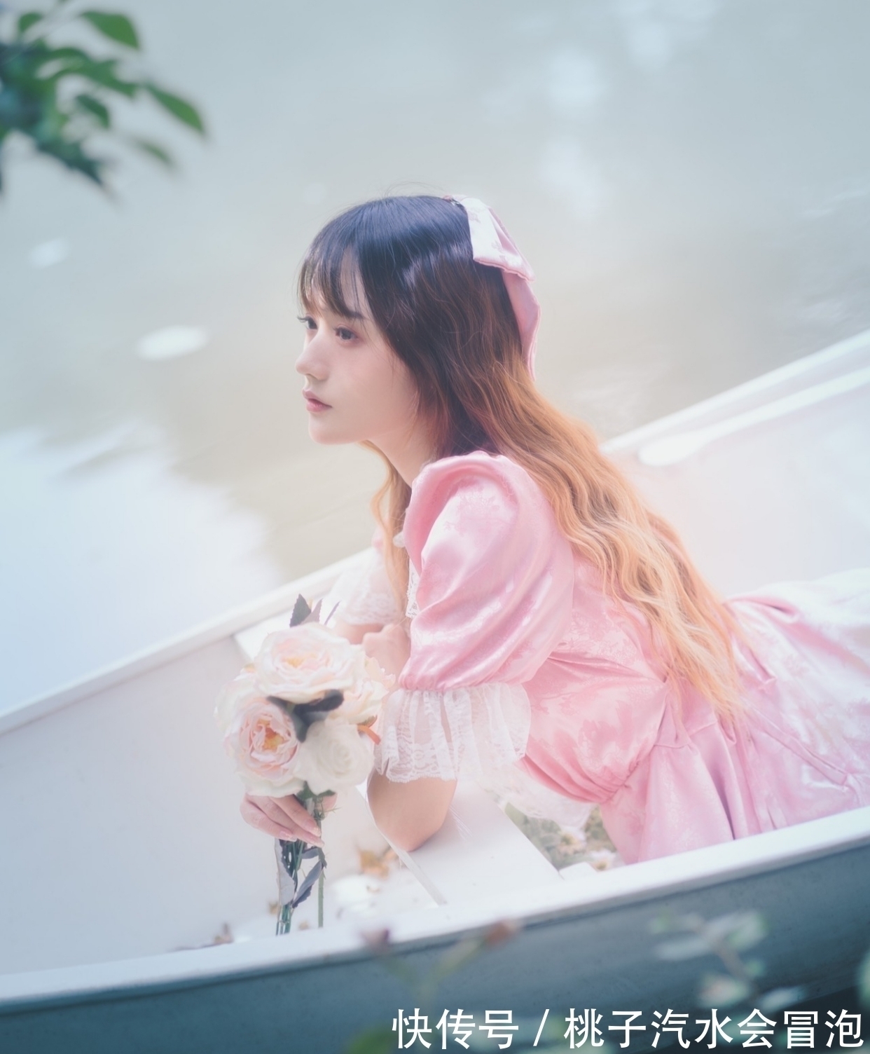 高天云#青山何处是,秋色已成空。凭窗期盼天涯客,谁晓红尘魂梦中