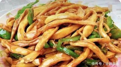 青椒炒杏鲍菇|大鱼大肉吃腻了,来试试这道补钙还能长个子的鲜香嫩滑素菜