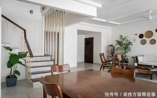 顶复336㎡住着有多爽，自带露台休闲娱乐，室内用簸箕装饰也不掉档（带露台的顶层复式装修案例）