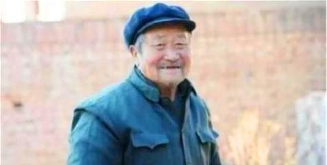 证件|九旬抗日老兵,证件丢失没法证明身份,指着博物馆照片说:这是我