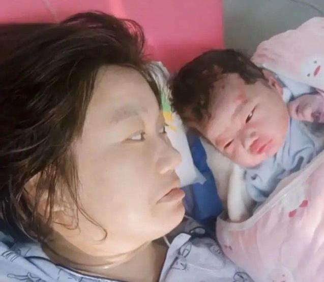 妈妈|“外星人宝宝”火了,刚出生丑哭宝妈,2个月后颜值成功逆袭