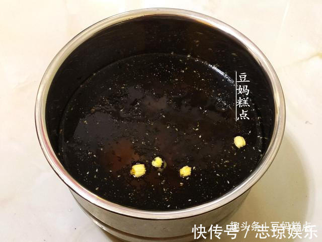 女人要学会爱自己，5种养颜补气血的粥，记得每周喝2碗