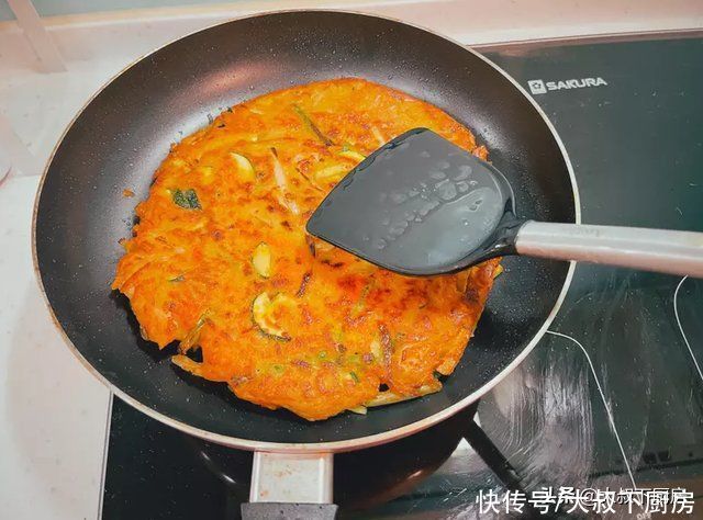 中筋面粉|韩国小吃在家做，大叔教你韩式煎饼，金黄焦脆，口味百变，超美味