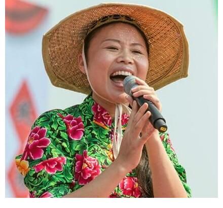 成名后卻遭到很多人厭惡，他就是“草帽姐”徐桂花