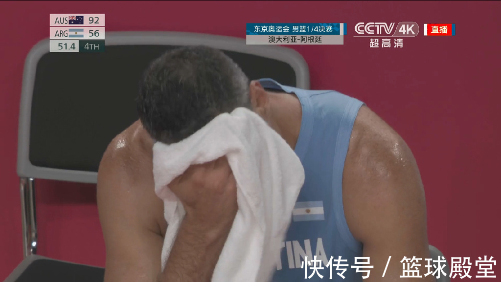 击掌|催泪!斯科拉被替换下场,谁注意全场?停下比赛+鼓掌,致敬经典