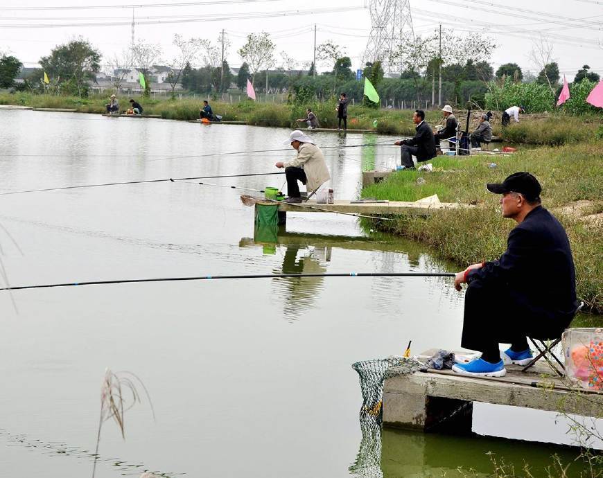 野钓总遇小鱼闹窝，其实是你这弄错了，资深钓友都这样做！
