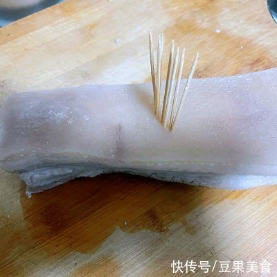 舌尖上的中国，脆皮烤五花能占一席之地