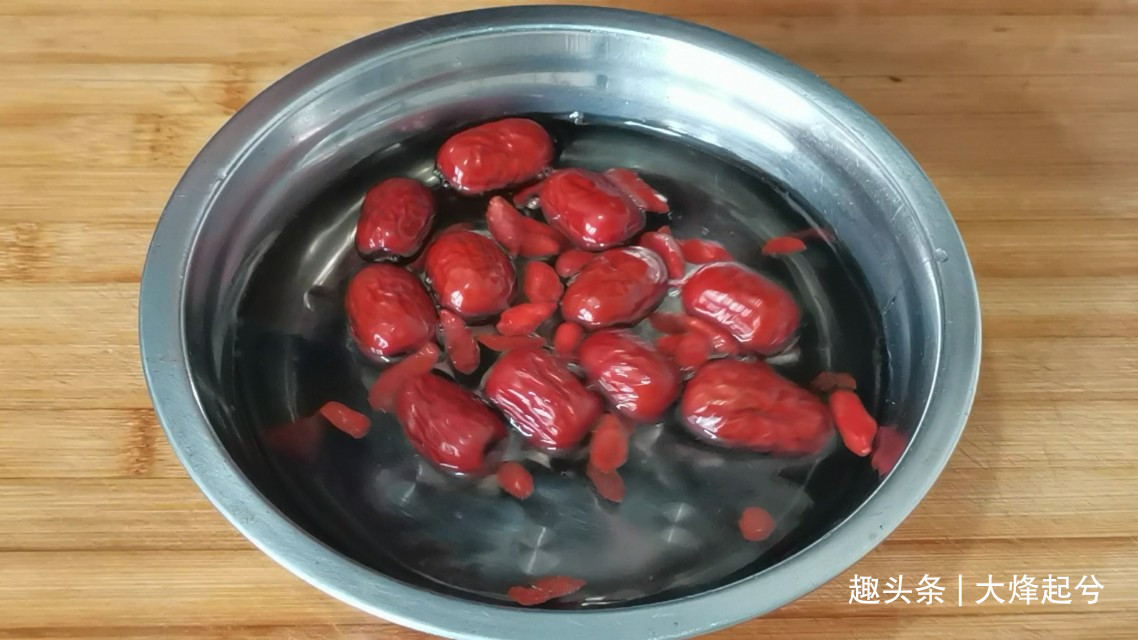 秋冬板栗营养,用板栗南瓜做解腻小甜品,香甜软糯,美味又可口