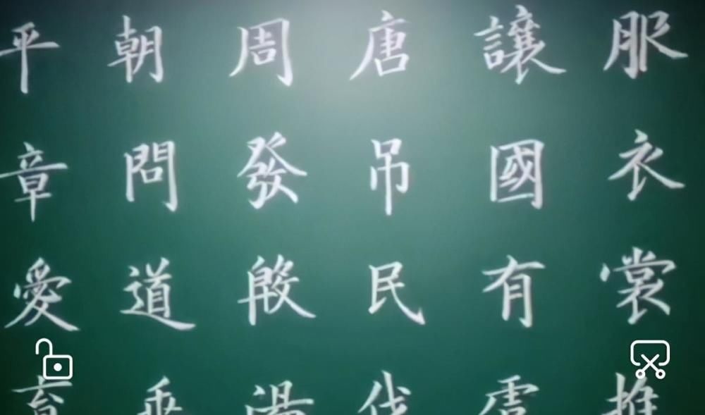 同行们@女教师秀粉笔字,一手精湛的欧楷,点画劲挺,让同行都羡慕不已