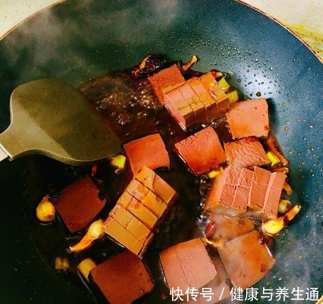 天气越冷就越想吃这菜，3块钱能炒一大盘，好吃到盘子都舔干净了