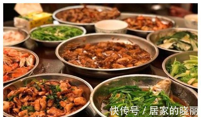 老公堂兄来家吃饭，我特意下厨做了一桌菜，饭后都羡慕我们生活好