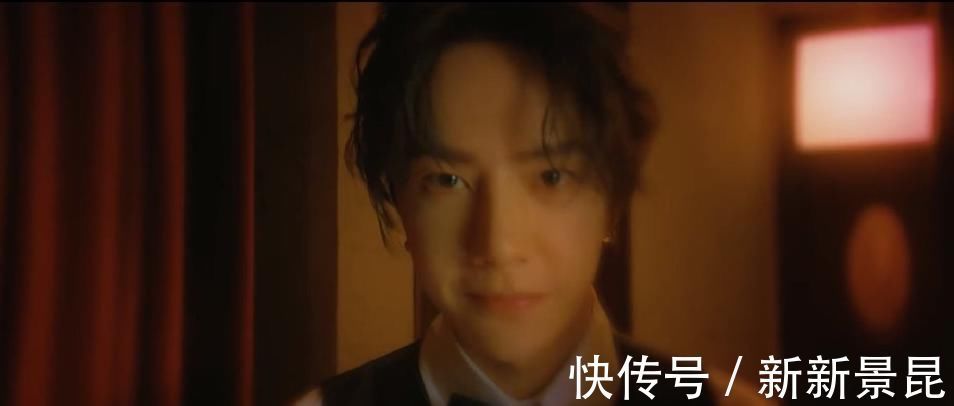 一波王炸学王一博女团舞集体翻车,因周边队长形象受损,被问“为什么是猪”