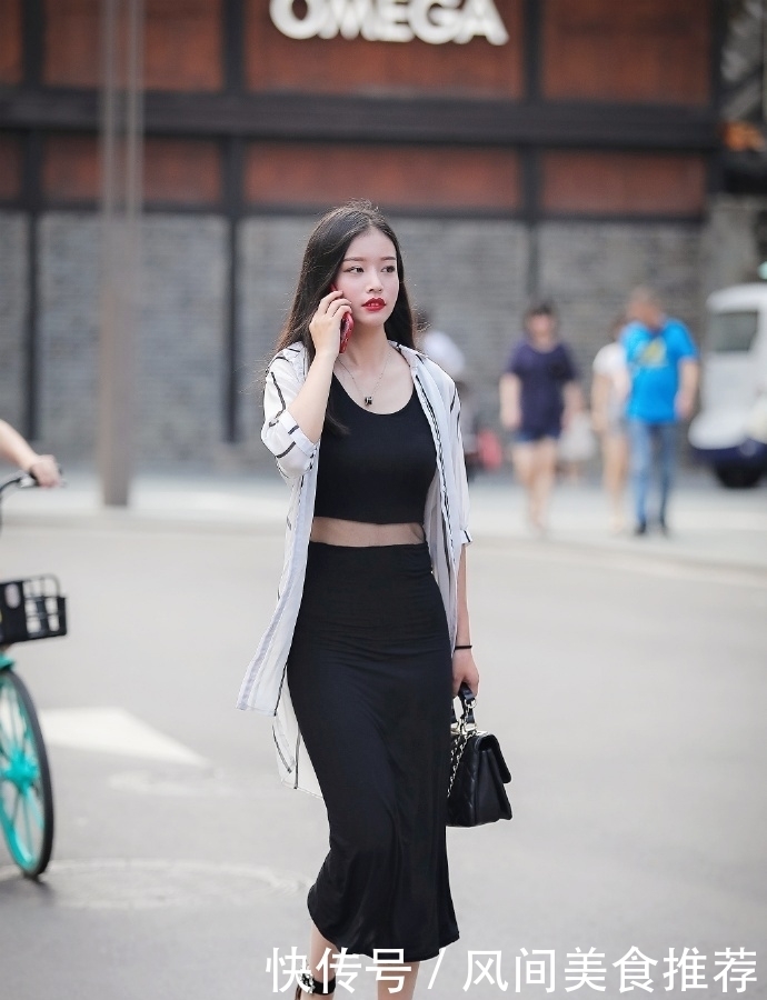 尽显|街拍:图一小姐姐时尚优雅,图三尽显完美好身材和青春动人的魅力