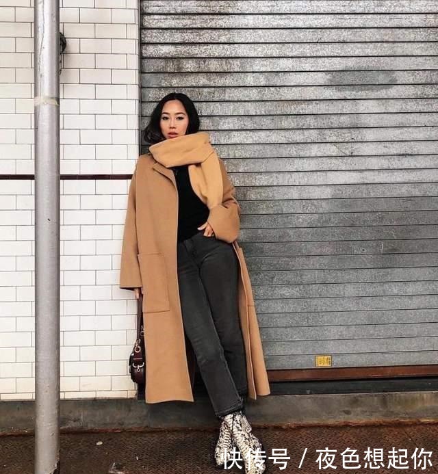 系法|喜欢穿大衣的女人,围巾建议这些“时髦系法”,脸都偷偷小一圈