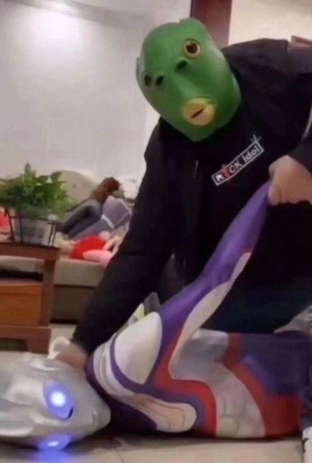变身器|为什么不能对男生说这个世界上根本没有奥特曼?