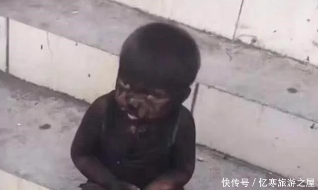 妈妈|幼儿园放学后,有2个孩子一直无人认领,亲妈瞅了十分钟都没认出