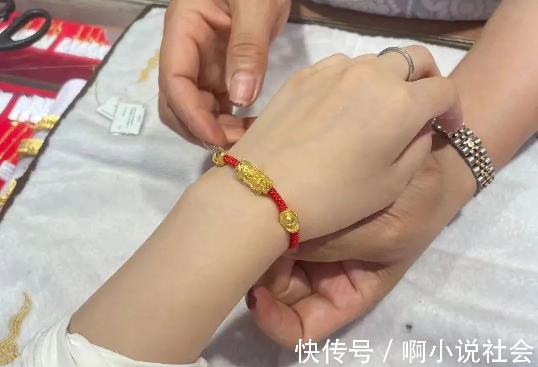 黄金 DIY打金,直播间买金,年轻人为何爱上买黄金