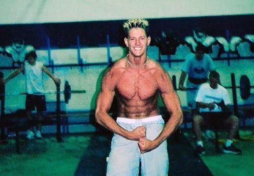 泰伦|男子身高接近2米, 锻炼出一身健美肌肉, 也因此实现了梦想!