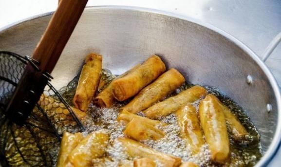 高血压人群|高血压人群，尽量远离3类食物，血压平稳不乱升，头也不晕了！